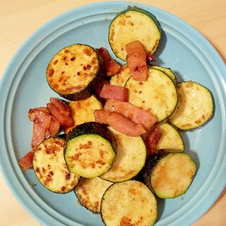 和食にも合う！ズッキーニとベーコンの炒め物